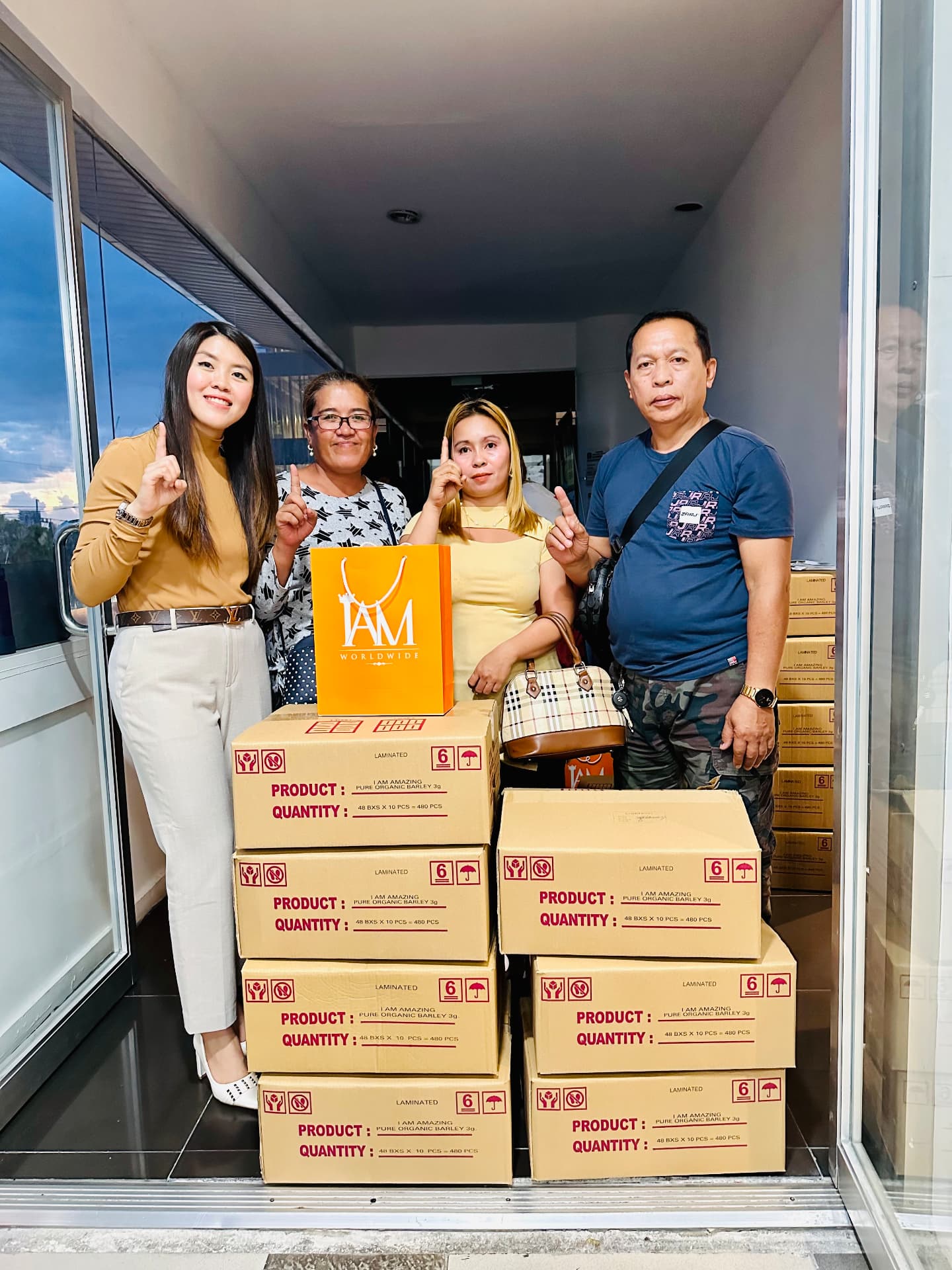 Bulk pick-up ng mga boxes — IAM Worldwide Office